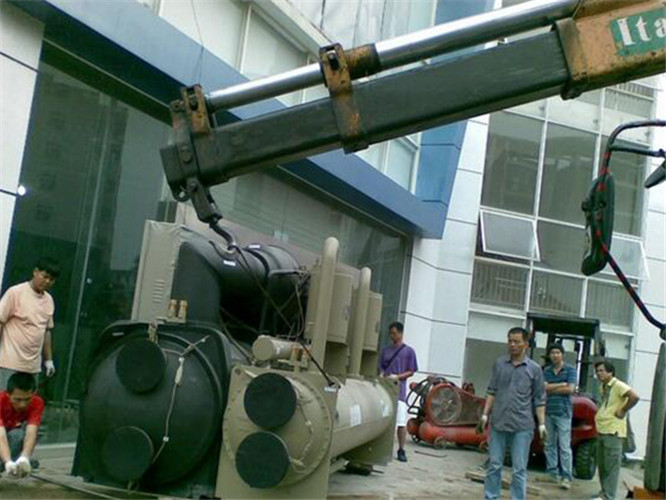 浪卡子县随车吊和汽车吊的核心区别是什么？哪种更省钱？