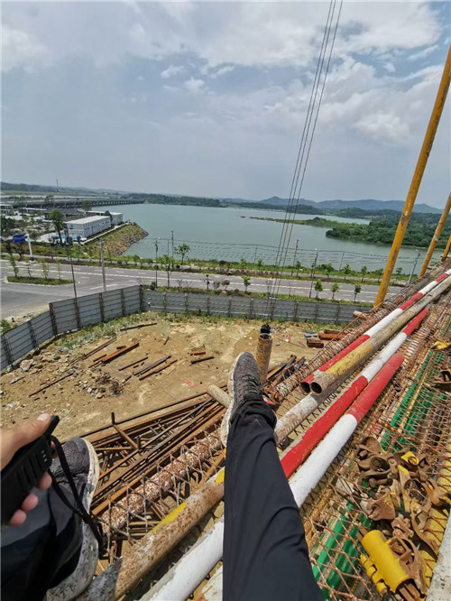 浪卡子县作业中发生设备损坏或人员意外，责任怎么划分？