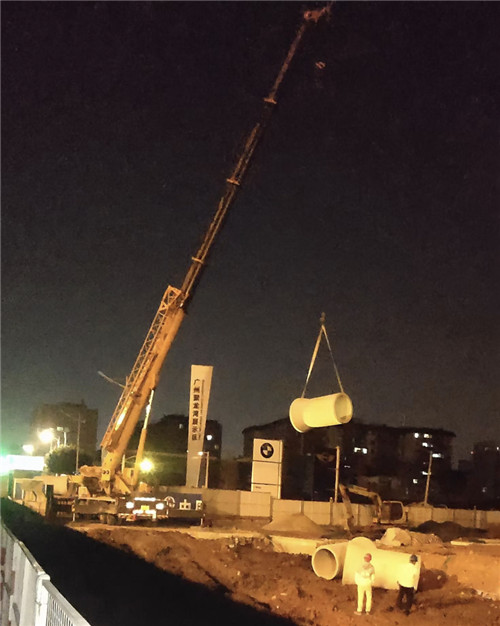 浪卡子县“弯臂矫正”—— 吊车的 “形变补偿” 技术